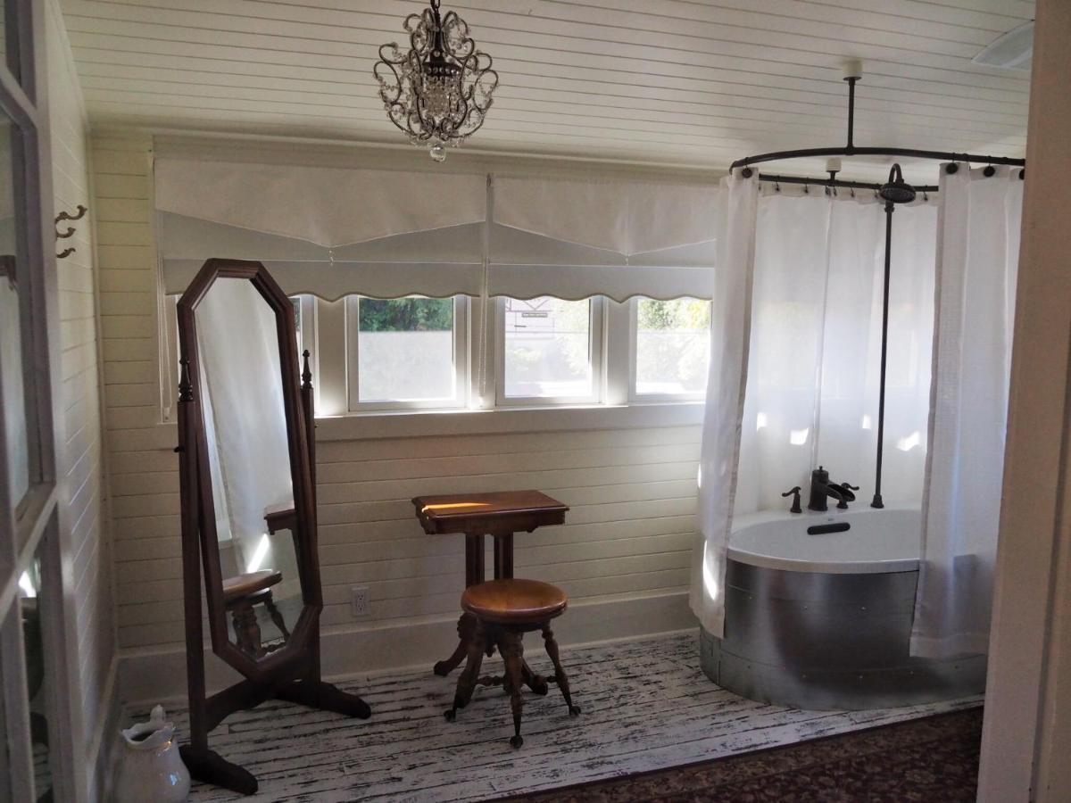 Lady Geneva Bed & Breakfast Medford Dış mekan fotoğraf